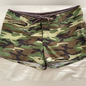 Juniors Billabong Camo Coverup shorts. Size 9. Washed but not worn. No tags.